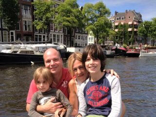 Een rondvaart over de Amsterdamse grachten leuke boottocht in Amsterdam voor het hele gezin
